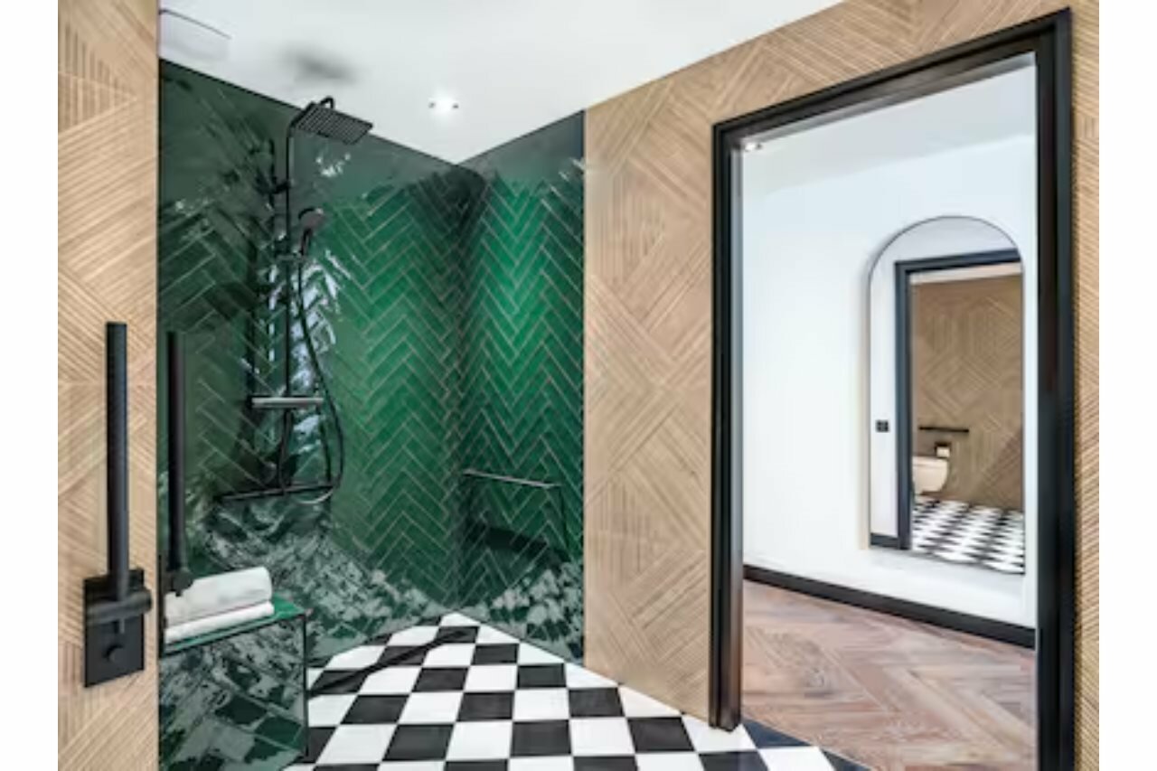 Фото DoubleTree by Hilton Nice Centre Iconic