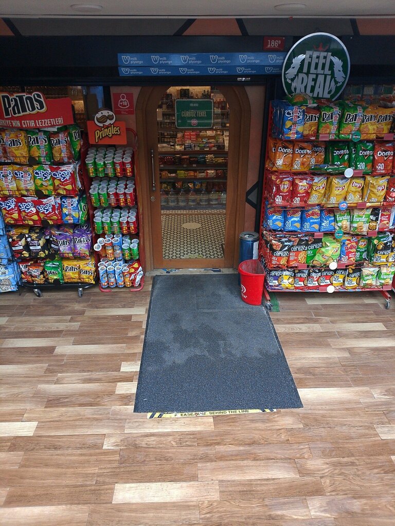 Bira dükkanı Gürbüz Kuruyemiş Tekel Bayii, İstanbul, foto
