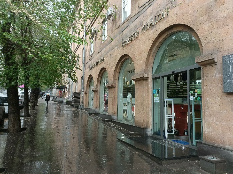 Shoe store Roberto, Yerevan, photo