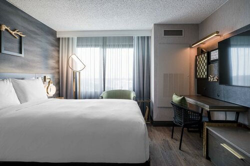 Гостиница Renaissance Chicago North Shore Hotel