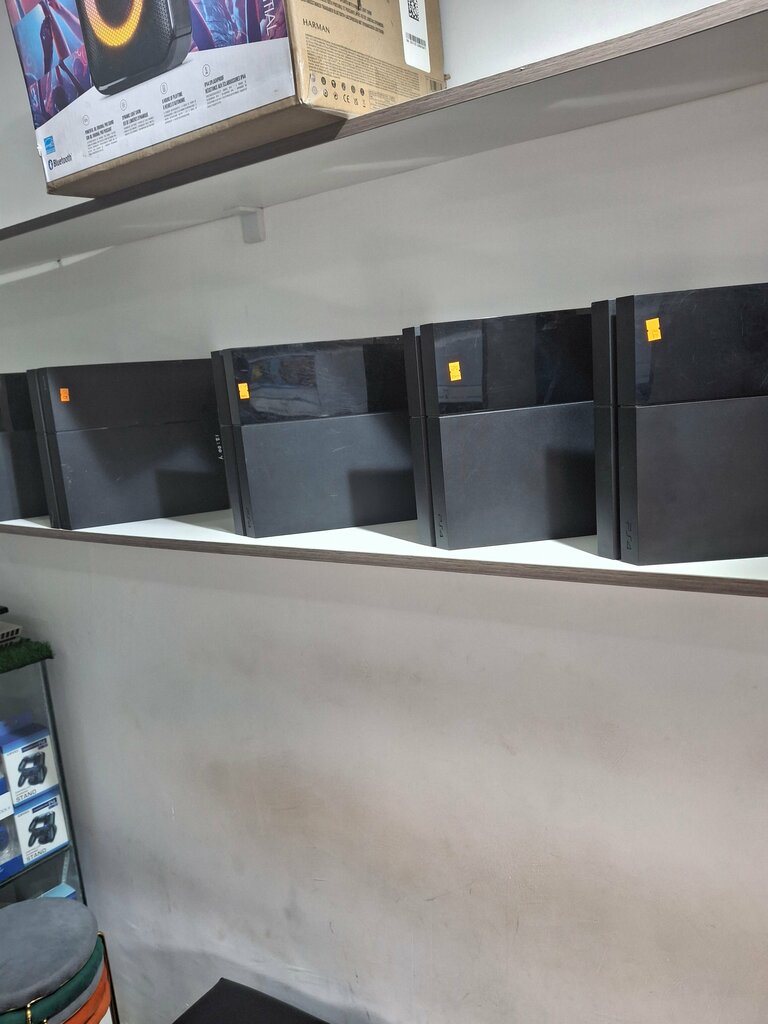 Electronics store MickeyTech, Accra, photo