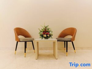 Гостиница Dolphin Grand