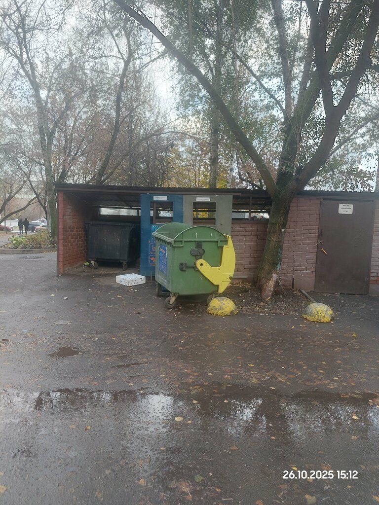 Trash and garbage disposal area Trash and garbage disposal area, Moscow, photo