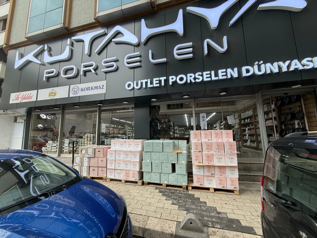 Tableware shop Outlet Porcelain World Mega, Istanbul, photo