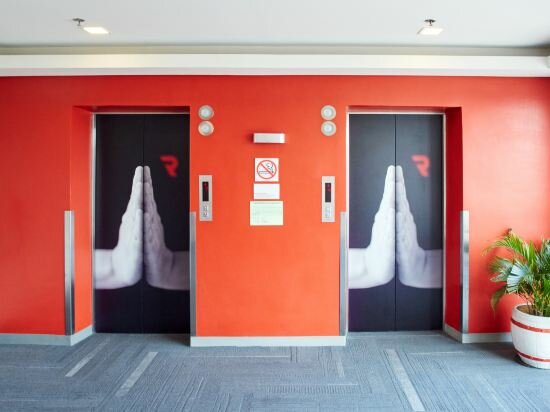 Фото Red Planet Manila Aseana City