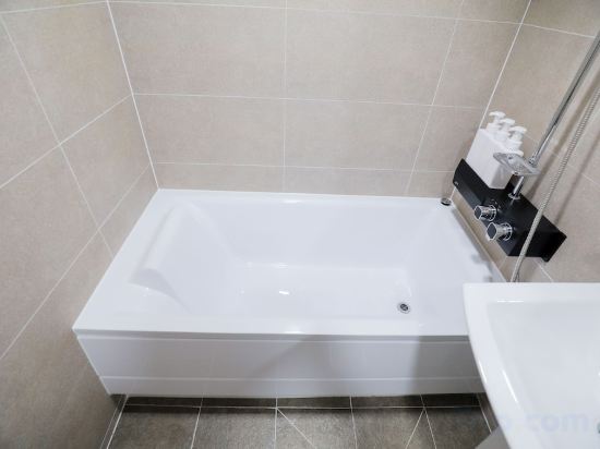 Фото Line Hotel Myeongdong