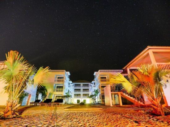 Фото Mary Beach Hotel and Resort