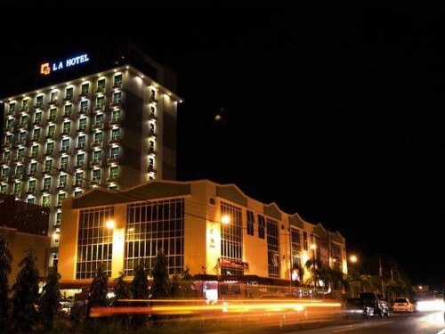 Гостиница L A Hotel в Тавау