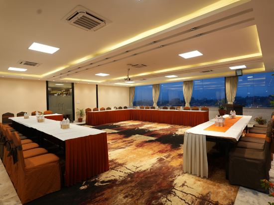 Фото Apex Business Hotel