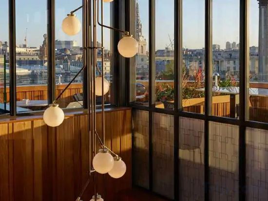Фото The Trafalgar St. James London, Curio Collection by Hilton