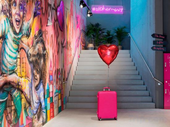 Фото Moxy Frankfurt City Center