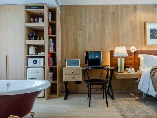 Фото Browns Avenue Hotel