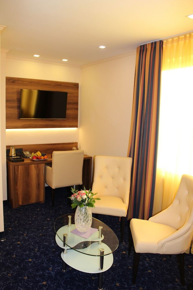 Фото Grand Hotel Empire Frankfurt