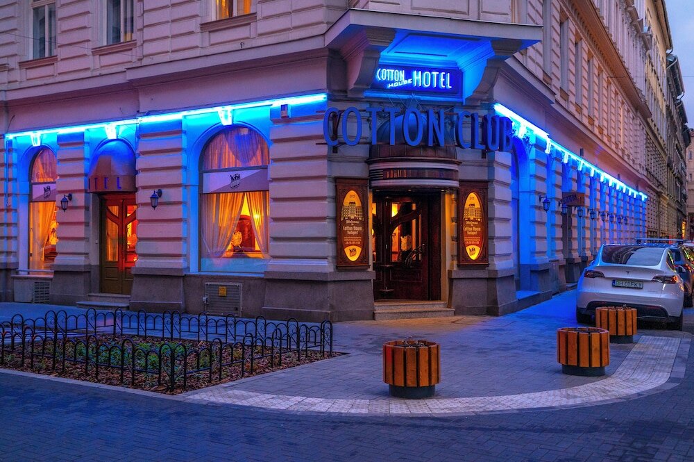 Фото отеля 1