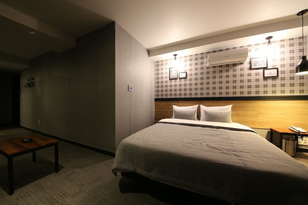 Фото The Last Hotel