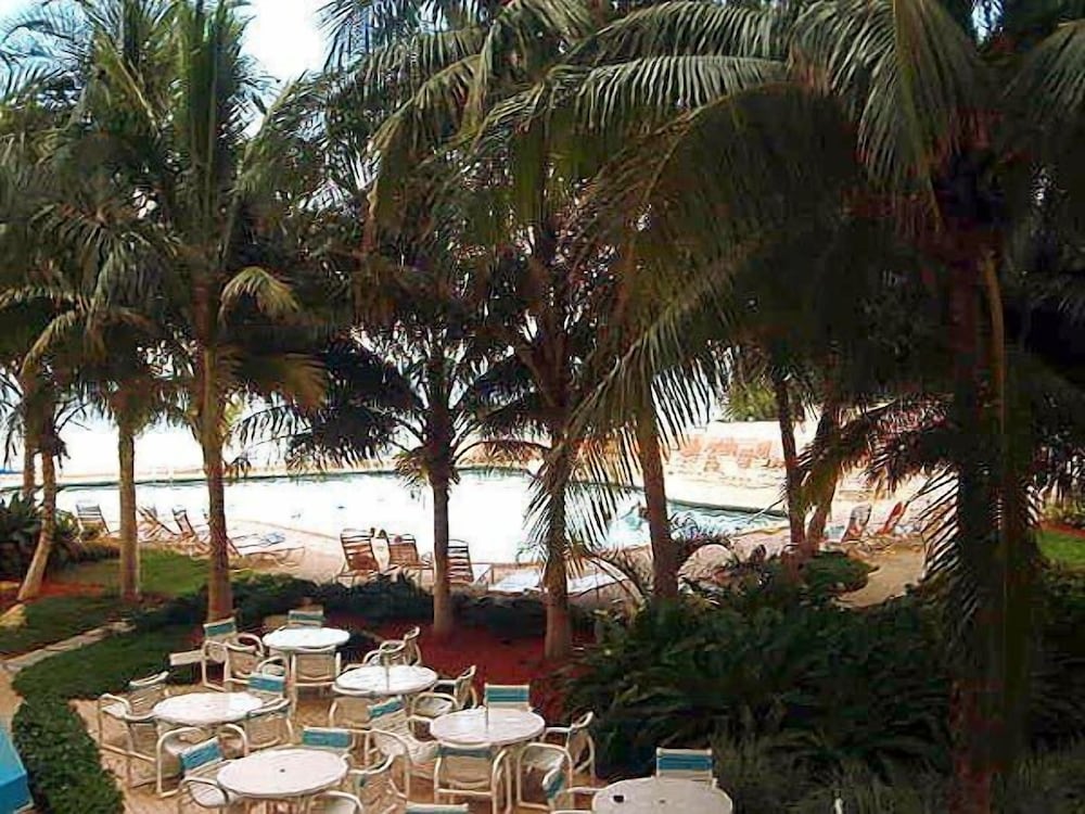 Фото Ocean Manor Beach Hotel