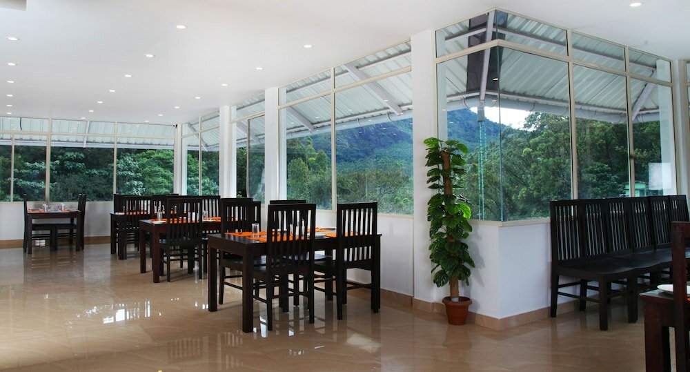 Фото Pine Tree Munnar