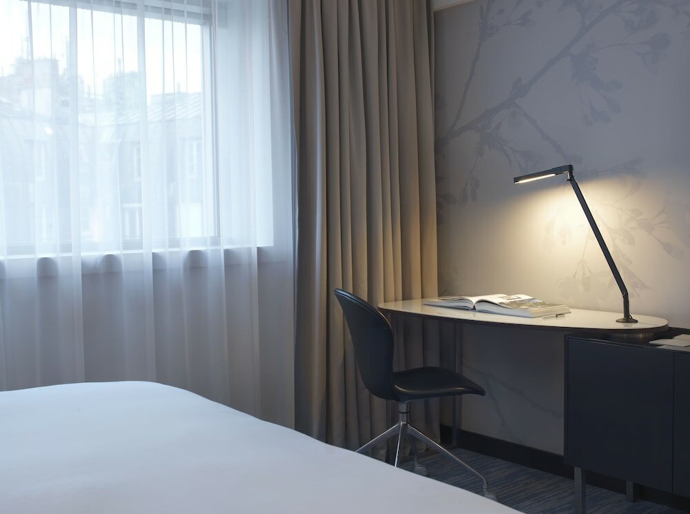 Фото Renaissance Paris Arc de Triomphe Hôtel