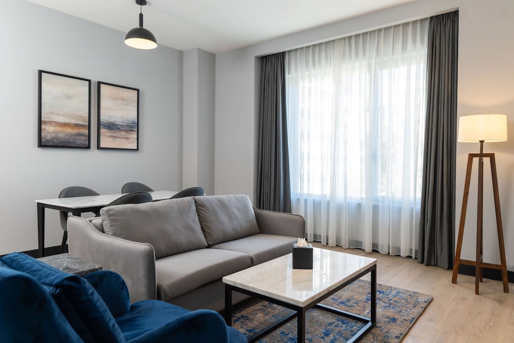 Фото Radisson Blu Hotel, Amman Galleria Mall