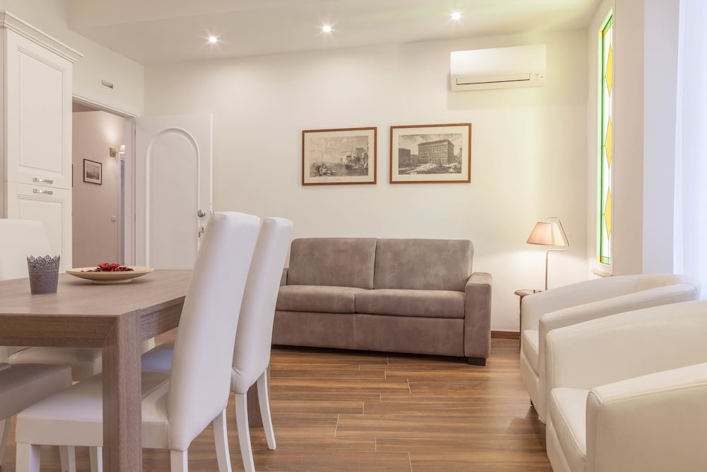 Фото Donna Margherita Rome Suite & Rooms