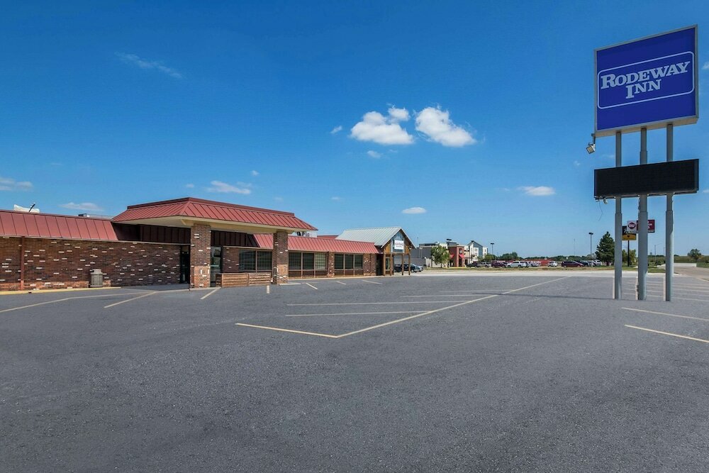 Фото Holiday Manor McPherson