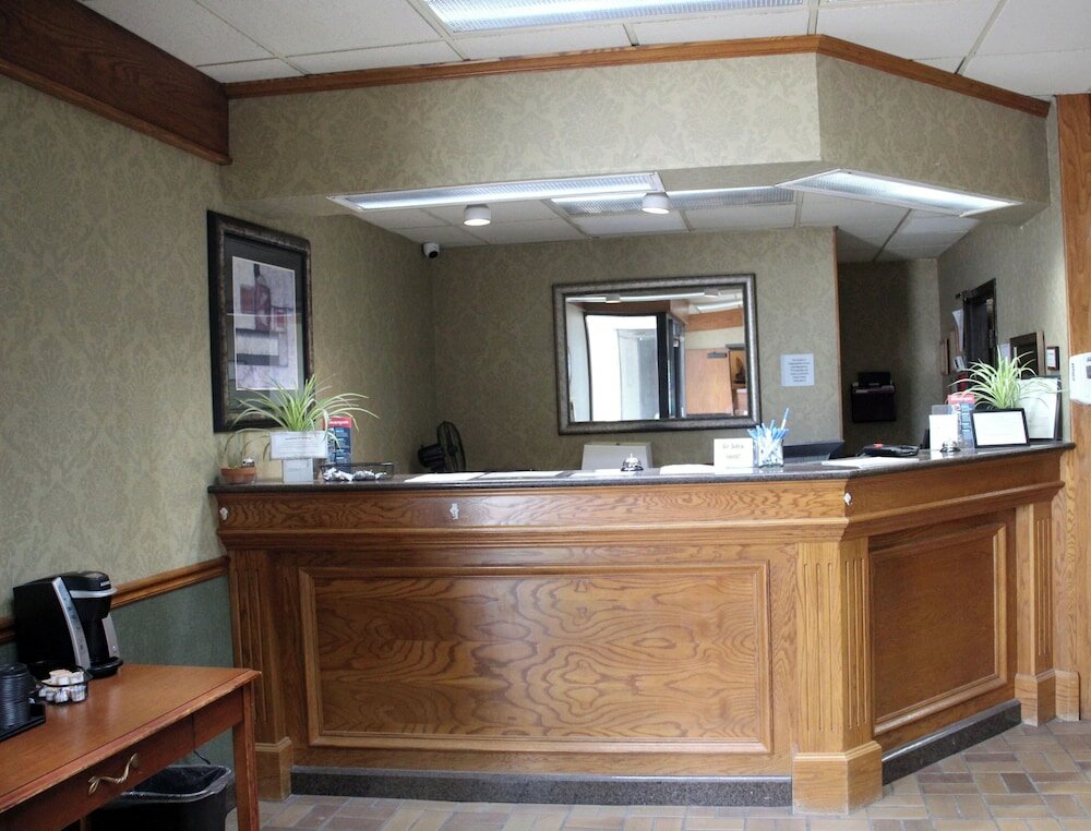 Фото Holiday Manor McPherson