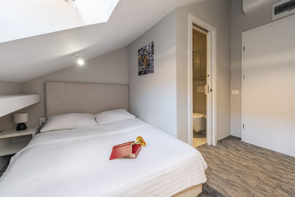 Фото Downtown Boutique Hostel