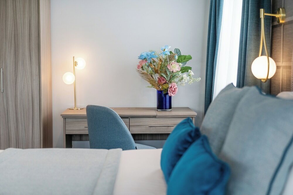 Фото The Bromley Court Hotel