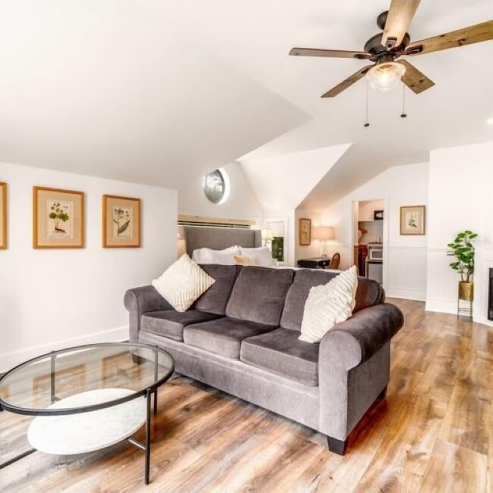 Фото Agate Cove Inn