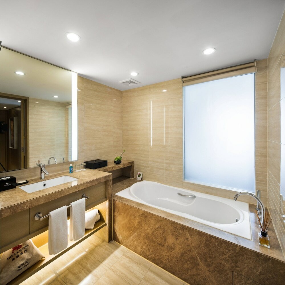 Фото Shenzhen New World Metro Grand Hotel