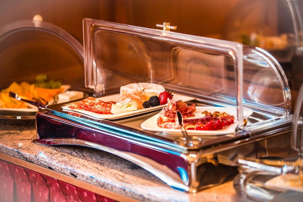 Фото Hotel Corvinus