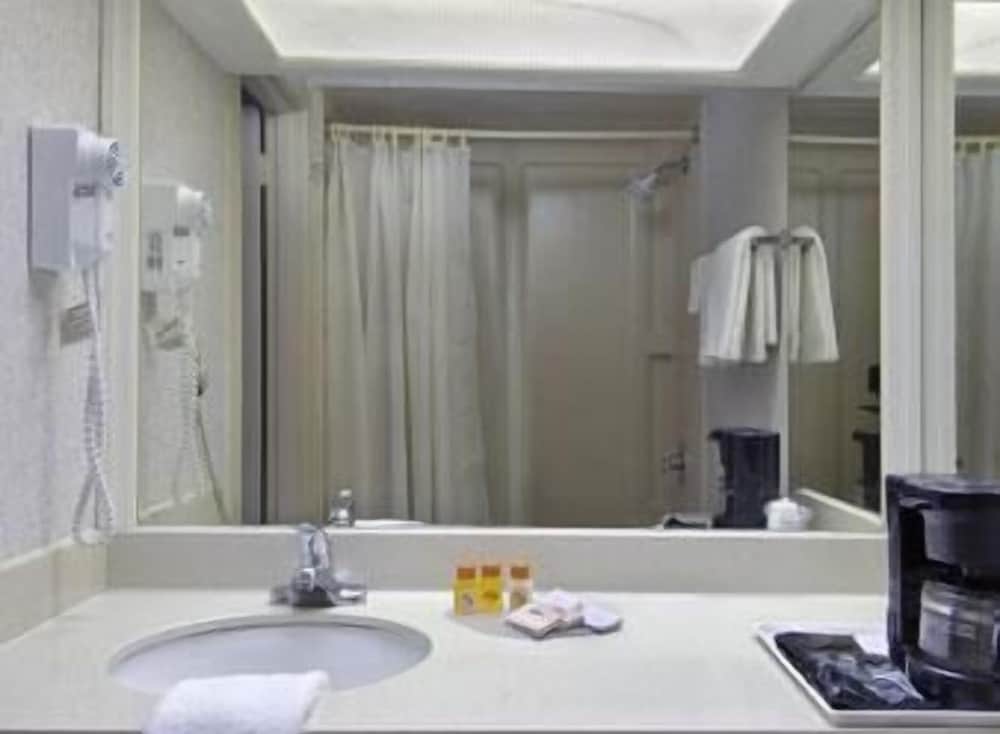 Фото Motel 6 New Brunswick