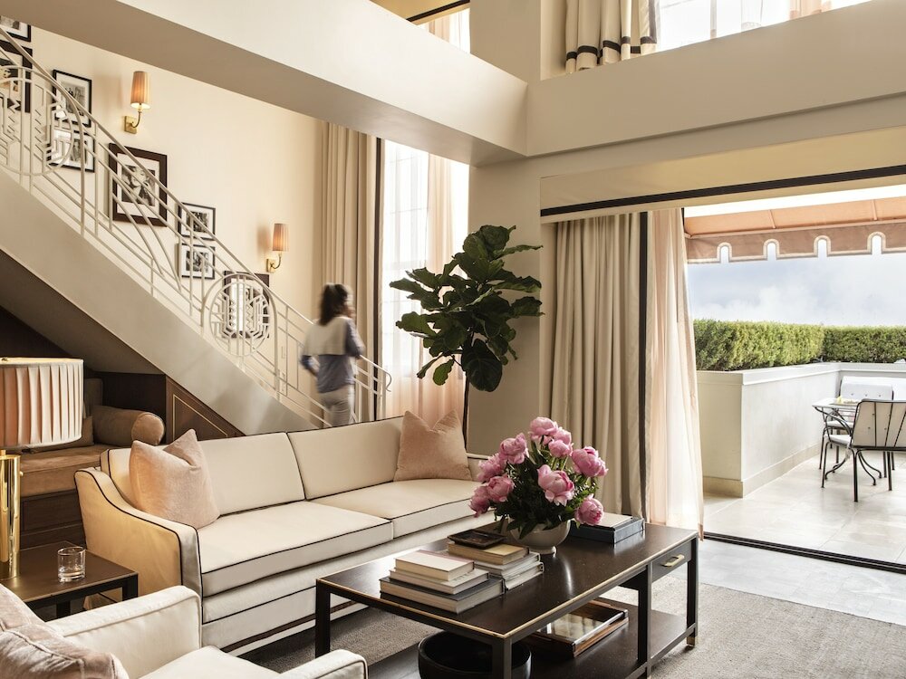 Фото Sunset Tower Hotel