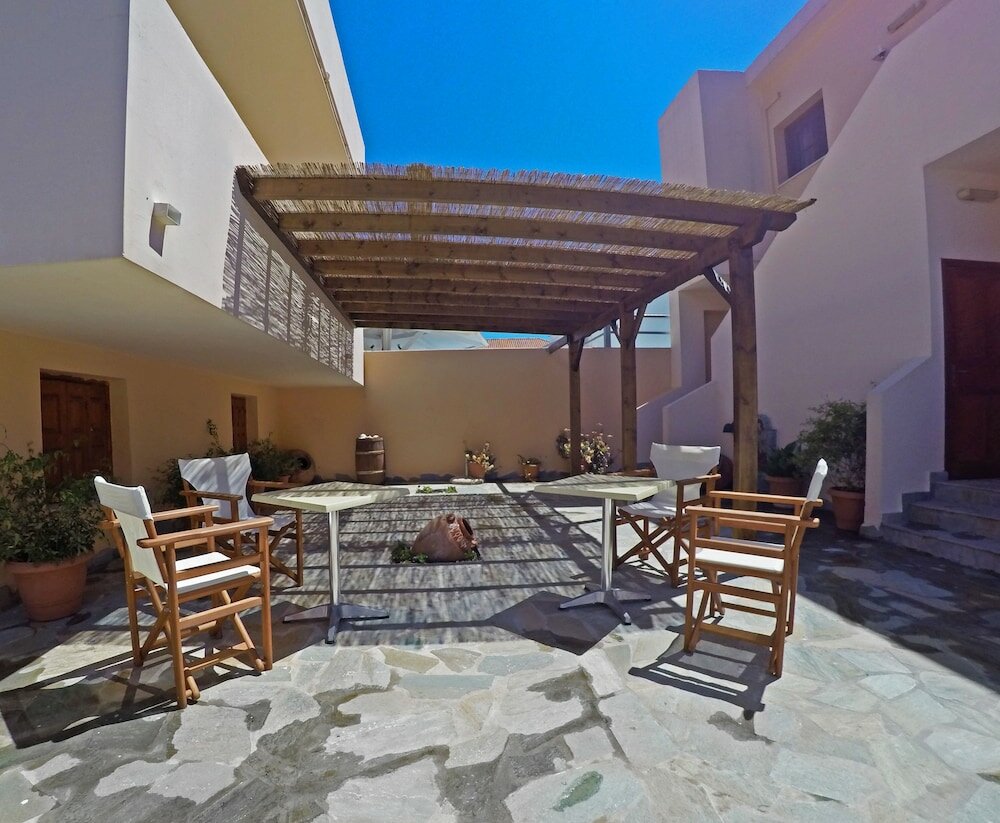 Фото Tarsanas Apartments