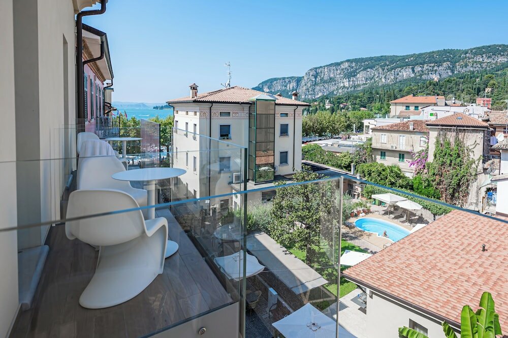 Фото отеля 2