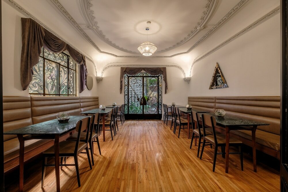 Фото Pug Seal Polanco Allan Poe