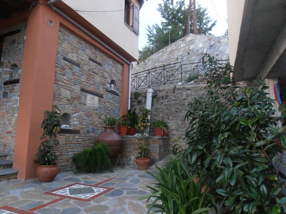 Фото Mansion Terpou