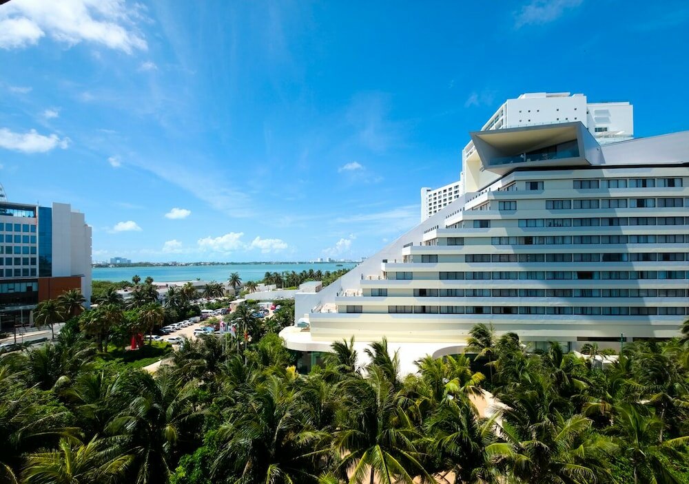 Фото Park Royal Beach Cancún - All Inclusive