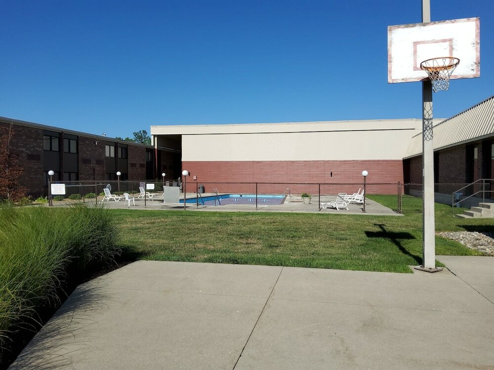 Фото Klopfenstein Inn and Suites