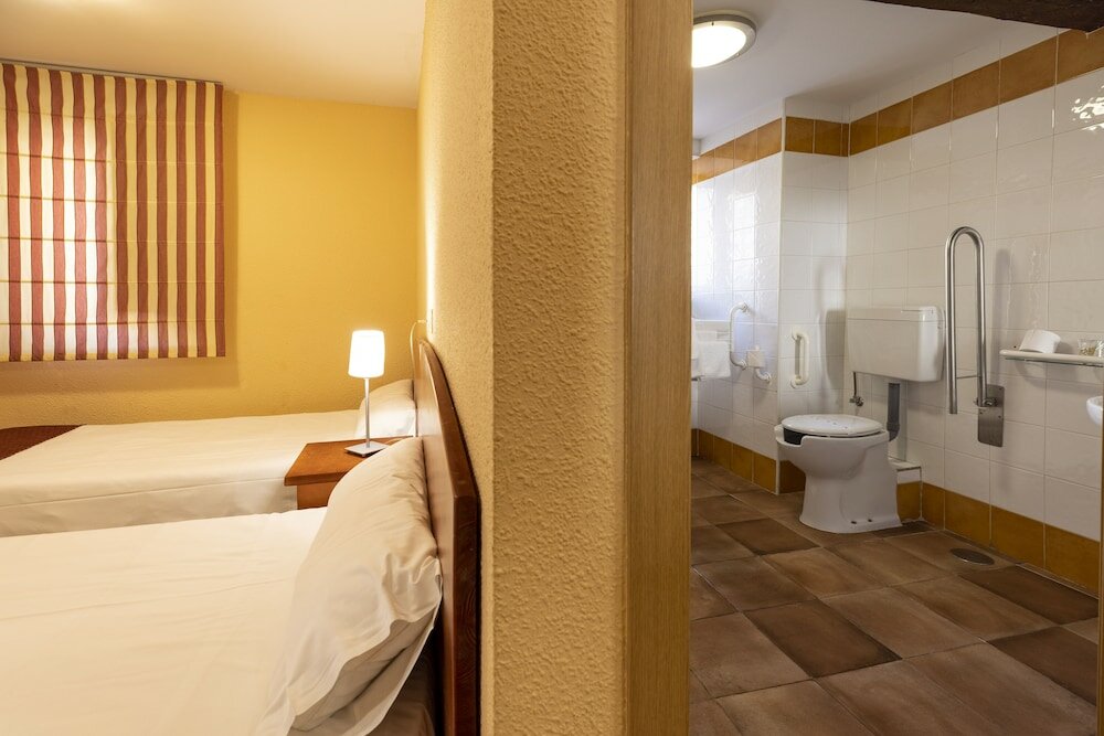 Фото Hostal Restaurante Puerta del Alcázar