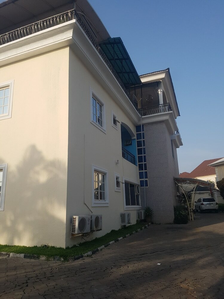 Фото Zeina Suites Abuja