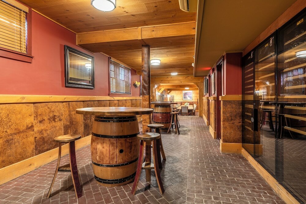 Фото The White House Inn