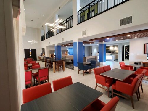 Гостиница Holiday Inn Express & Suites Phoenix - Glendale Sports Dist, an Ihg Hotel в Глендейле