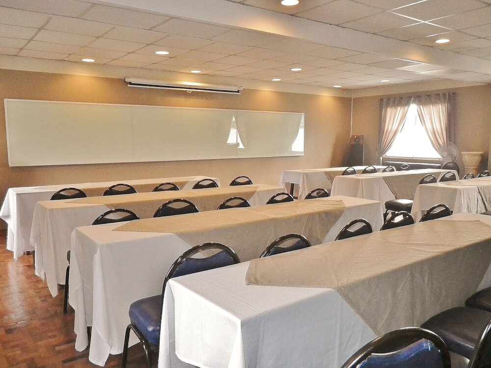 Фото Baguio Holiday Villas