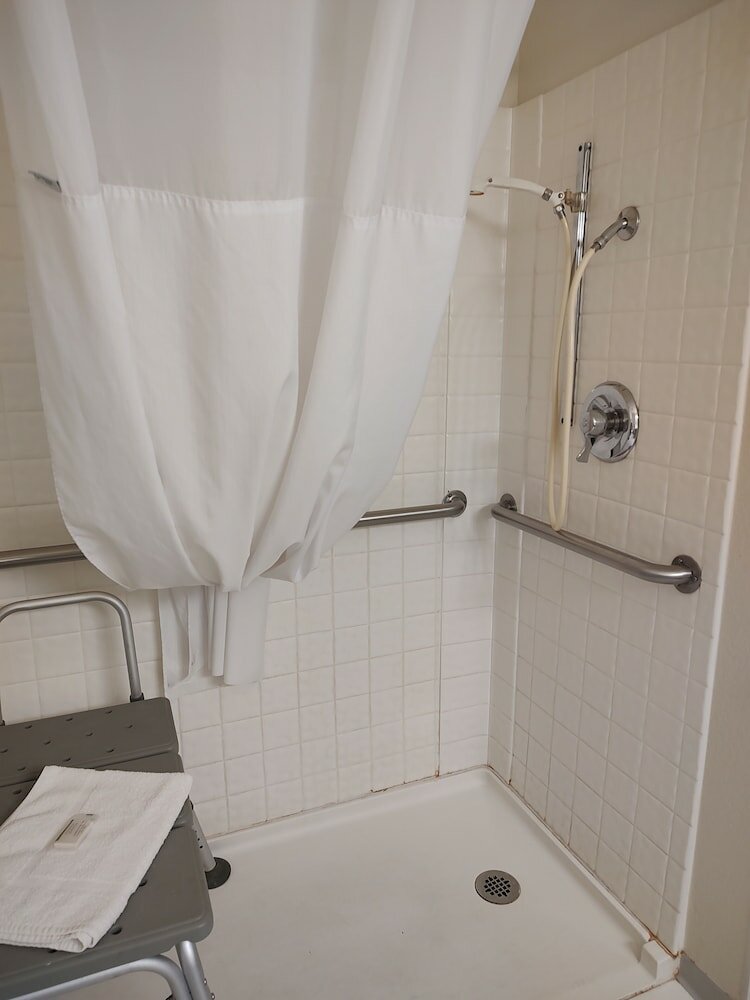 Фото Days Inn & Suites by Wyndham Fargo 19th Ave/Airport Dome