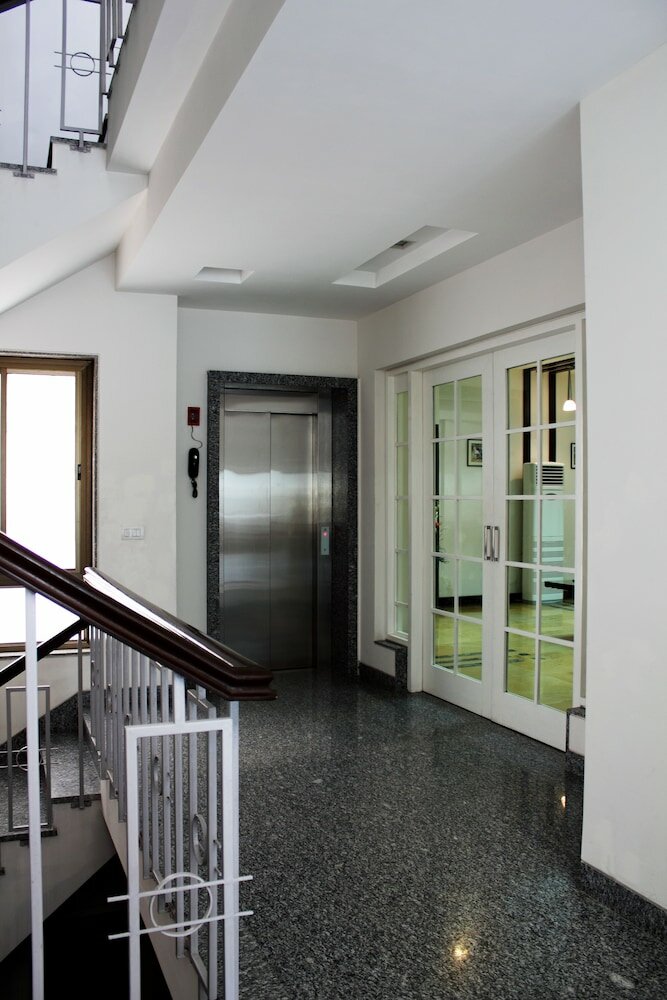 Фото Stately Suites MG Road