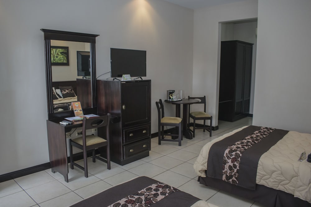 Фото Hotel Suerre