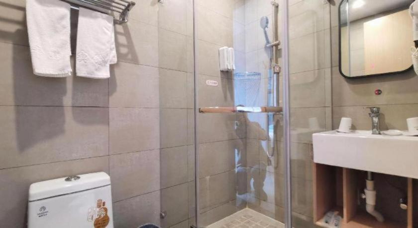 Фото Shell Hotel Shanghai Normal University Hongcao Road Metro Station Guiping Road