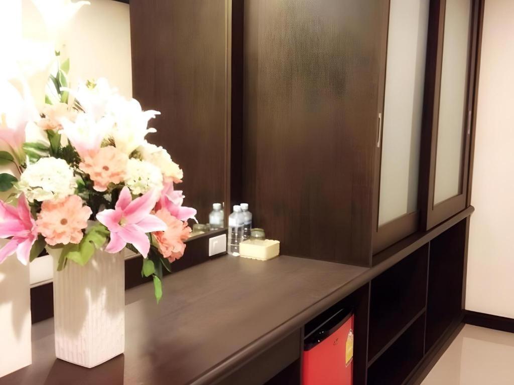 Фото The Capital Hotel