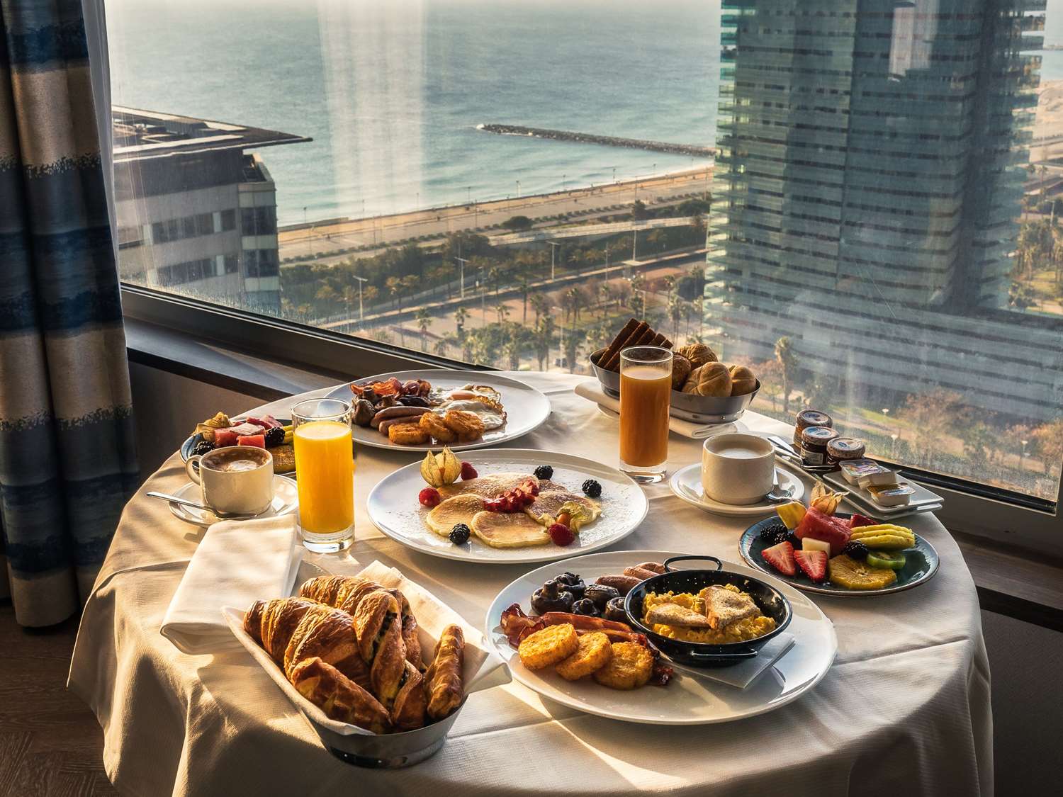 Фото Hilton Diagonal Mar Barcelona